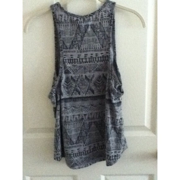 🚫SOLD🚫 Billabong tribal tank top!🔺🔻 - Picture 3 of 4