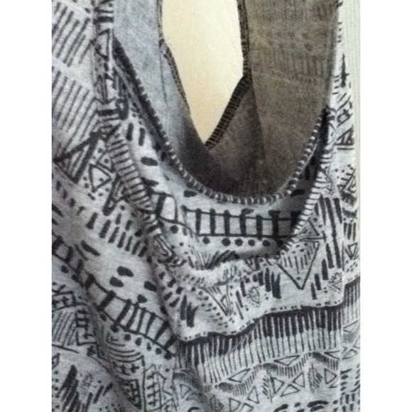 🚫SOLD🚫 Billabong tribal tank top!🔺🔻 - Picture 4 of 4