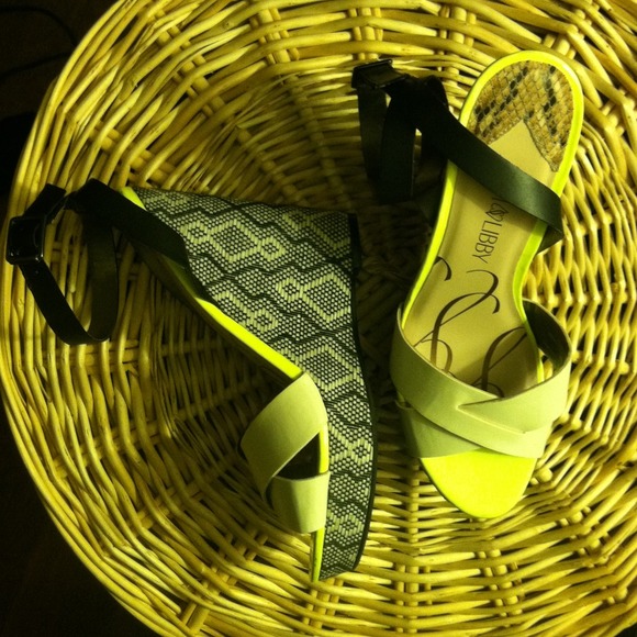 Sam and Libby textured wedge size 8.5 - Picture 2 of 4