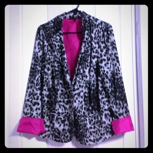 Leopard blazer with pink lining