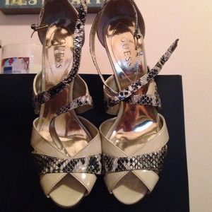 Guess Shoes, size 8