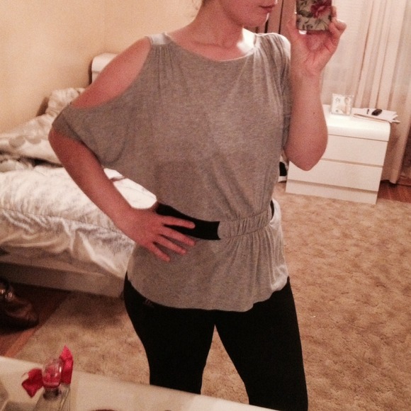 Cut out gray top