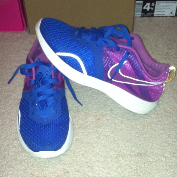 💙SOLD💜Nike