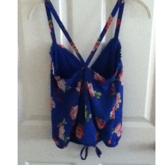 🚫SOLD🚫Hollister floral tank top!🌺 NEW - Picture 3 of 4