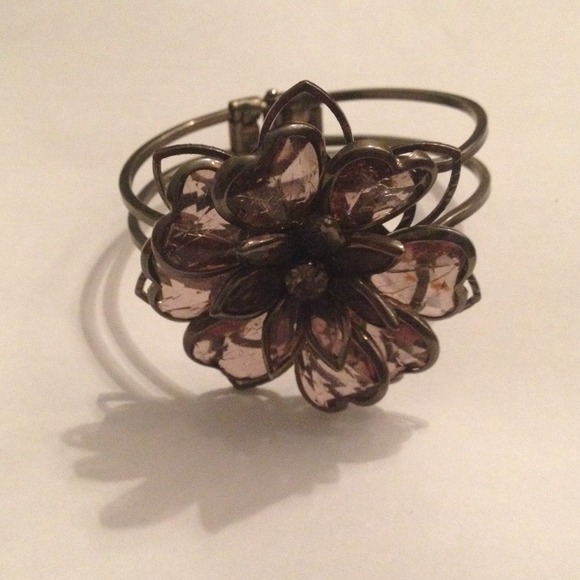 Flower bracelet 🌺