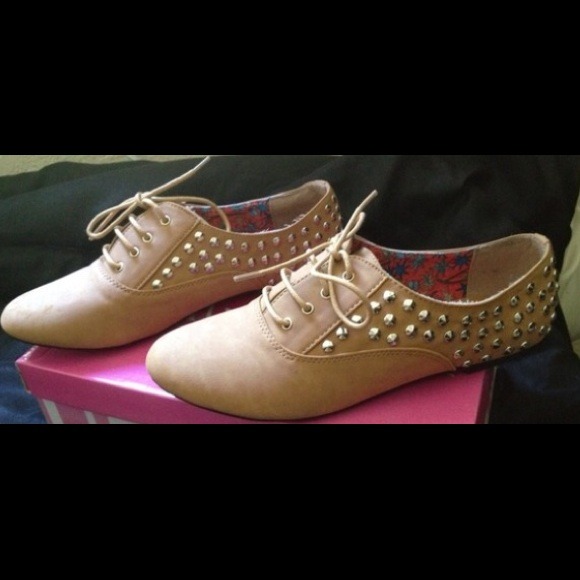Beige studded oxfords