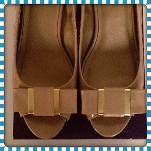 Me too nude patent pumps