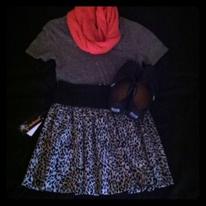 SOLD High waisted black and white Spotted skirt.