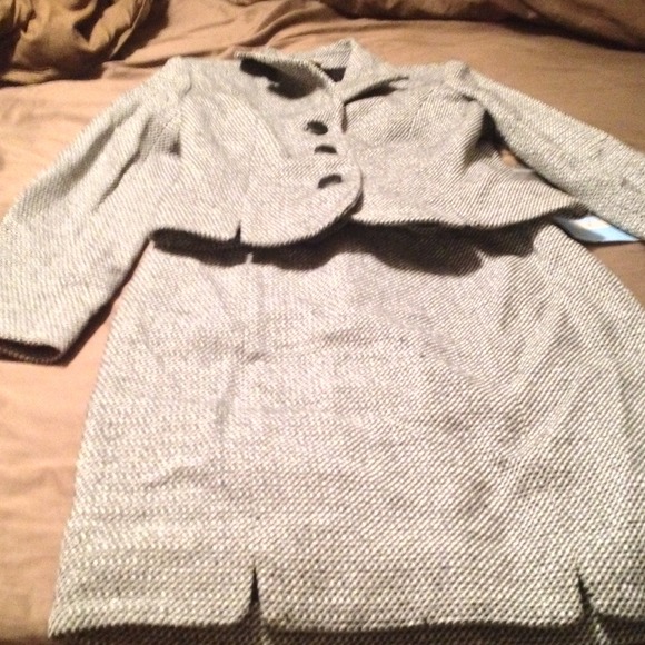 Reduced price! Skirt and jacket suit - Picture 2 of 4