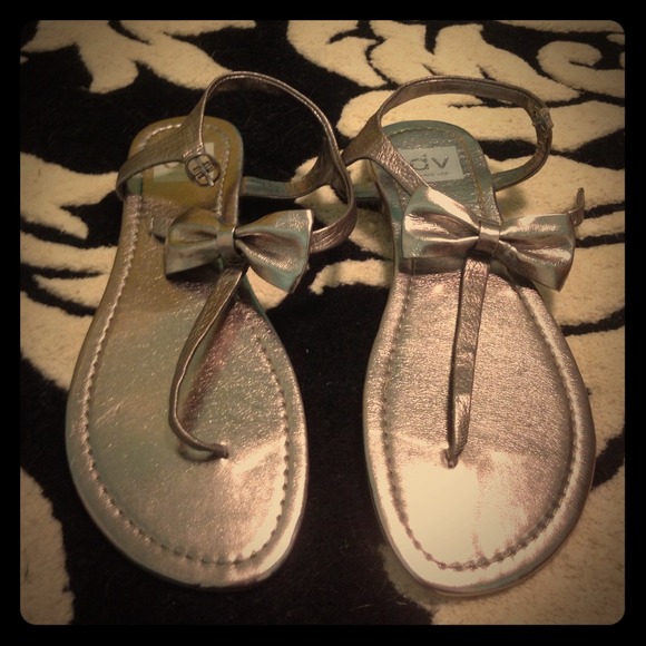 ⭐️REDUCED⭐️ Dolce Vita Metallic Sandals