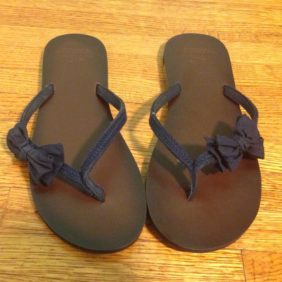 Hollister Bow Flip Flops