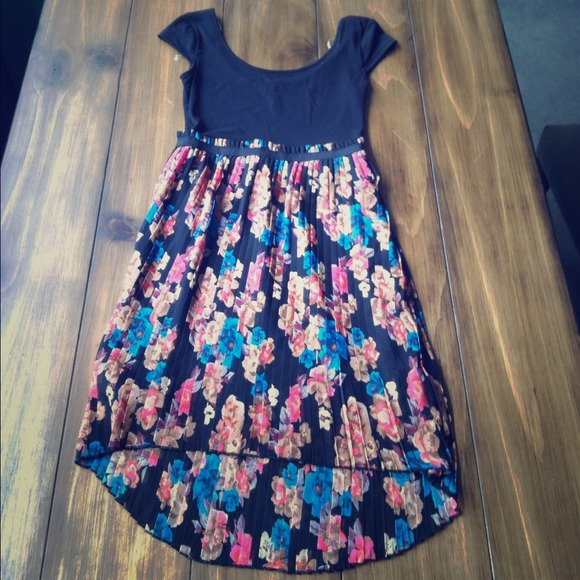 ✳️sold✳️ Hi low dress