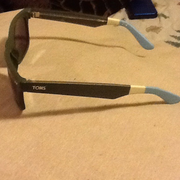 SOLD!Toms sunglasses, make offer! Sold - Picture 3 of 4
