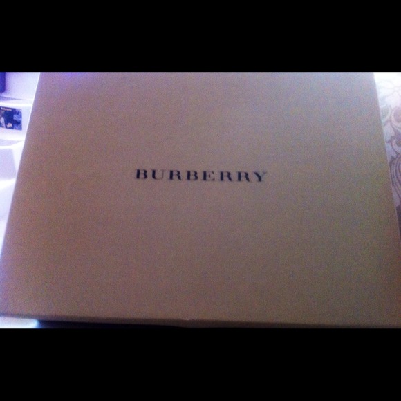 SOLD 💯Authentic BURBERRY Haymarket Check handbag - Picture 2 of 4