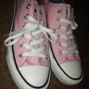 🎉❤️Brand New Converse Allstars Sz 8. Never worn🎉