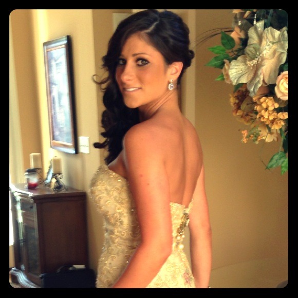 Meet your seller Elana