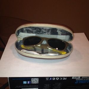 TOMS Tan Classic 101 Sunglasses BRAND NEW! W/case