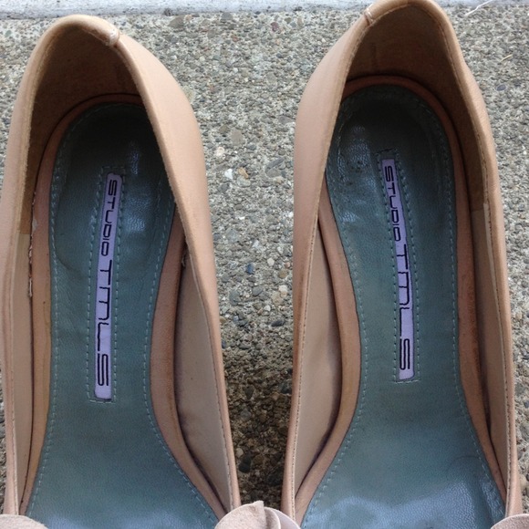 🎁SOLD🎁 Nude wedges with bow detail! - Picture 3 of 3