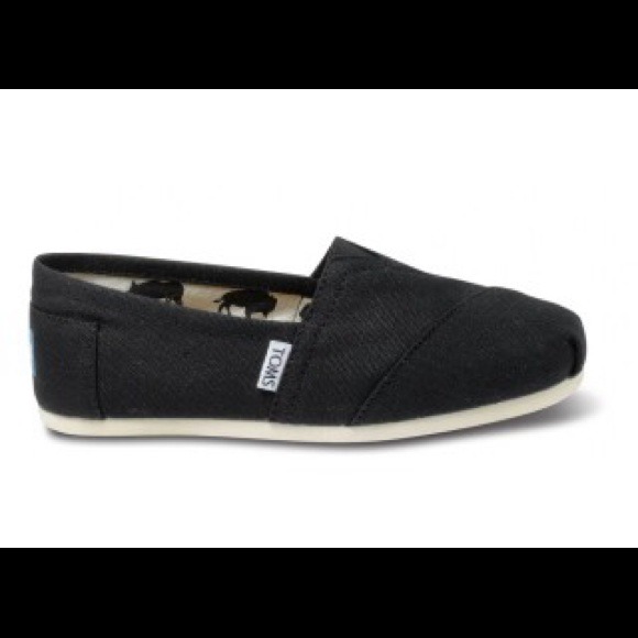 Kids TOMS size 1 *NWT*
