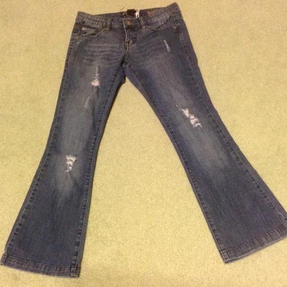 SOLD!   Distressed Volcom Jeans Bootcut 5 petite