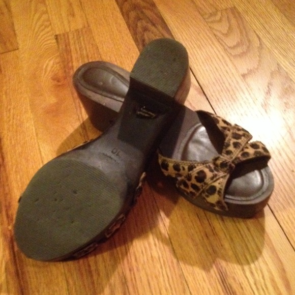 👑 gap wooden leopard print clog sandals - Picture 2 of 2