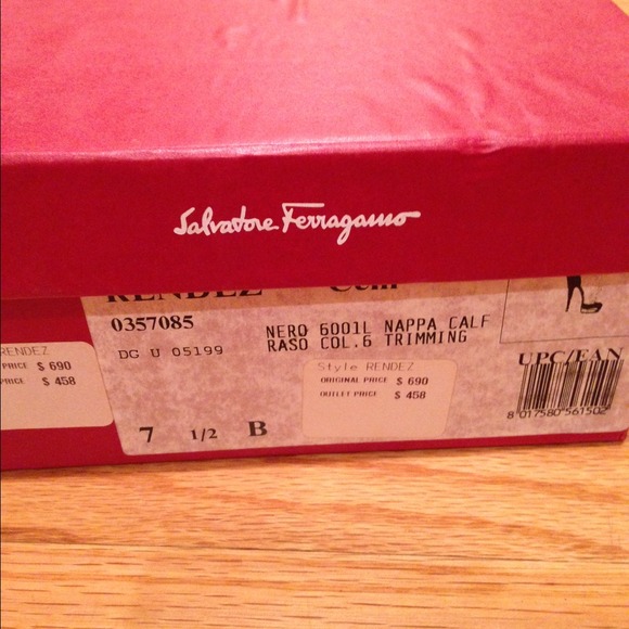 ⛔️SOLD⛔️Salvatore Ferragamo sandals - Picture 4 of 4