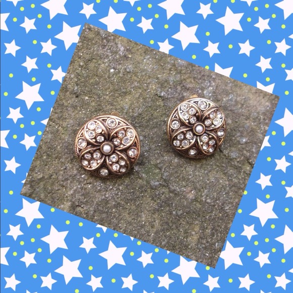 MINT vintage rhinestone clips - Picture 1 of 3