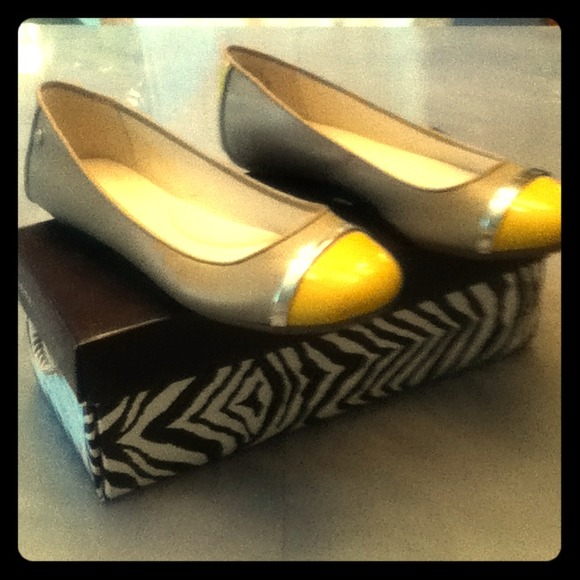 Dana Buchman Flats
