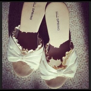 ❌SOLD❌ White Glitter Fringe Wedges