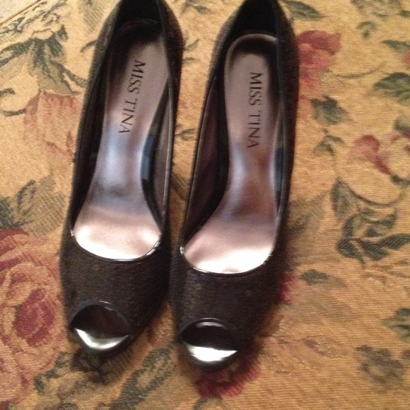 Sequined black platform Pumps