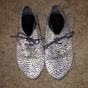 ⚡️REDUCED PRICE⚡️ Black and white speckled shoes