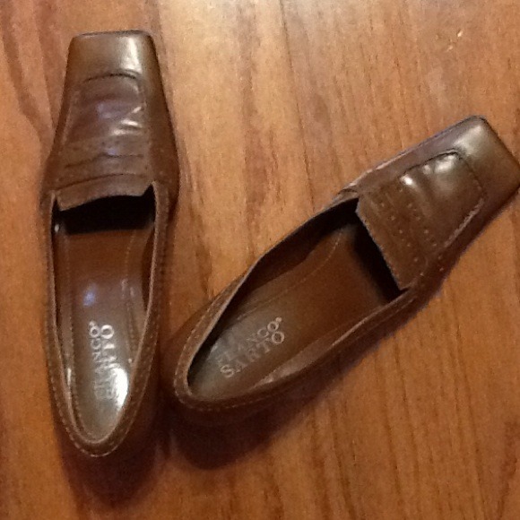 Tobacco colored leather square toe embossed pump. - Picture 1 of 3