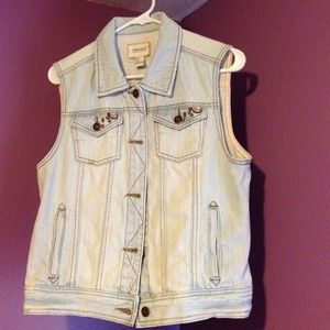 ⚡️REDUCED PRICE⚡️ Forever 21 rhinestoned jean vest