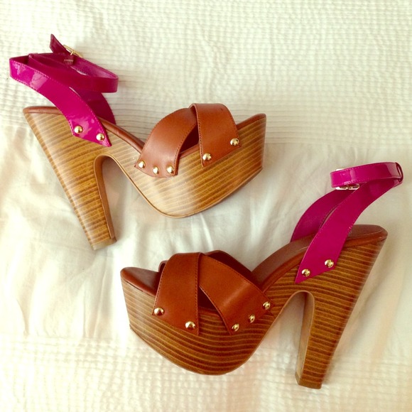 Jessica Simpson Shoes - 🎉PM Editor Pick!Jessica Simpson Platform Sandals