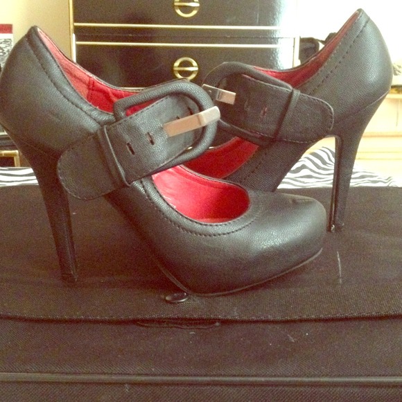 Buckle tie Black Heels
