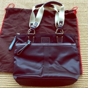 ⬇️Black Coach Handbag & Dust Bag.