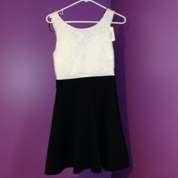 ⚡️REDUCED PRICE⚡️Forever 21 lace and black dress - Picture 2 of 4