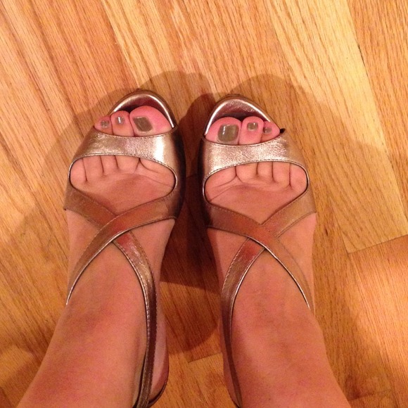 ⛔️SOLD⛔️Burberry pewter metallic wedge sandals - Picture 3 of 4