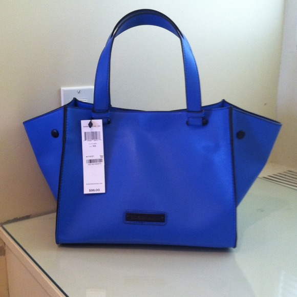 Weekend sale📢reduced New with tagBCBG bag was 99$