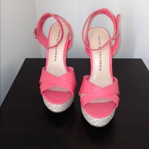 Chinese Laundry Turn My Way Platform Pumps
Size 8