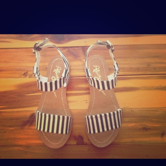 Alice + Olivia Bella Flat Sandals