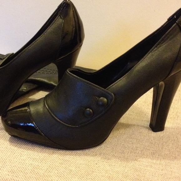 ☑️reserved-Traded-black heels