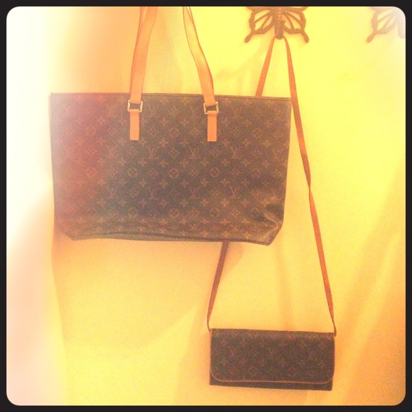 NOT AUTHENTIC!!!! but looks nice