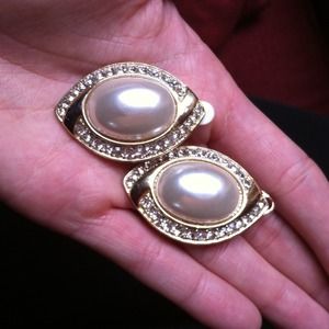 ❗Sold❗Jackie O style clip on earrings