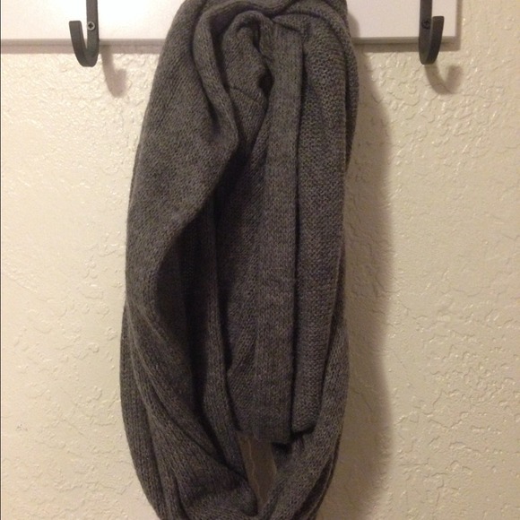 🚫SOLD🚫 grey infinity scarf