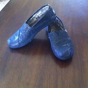 Hold !! Black sparkling toms. Size Y 2.5