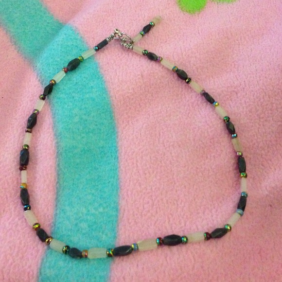 Green & White Beaded Necklace