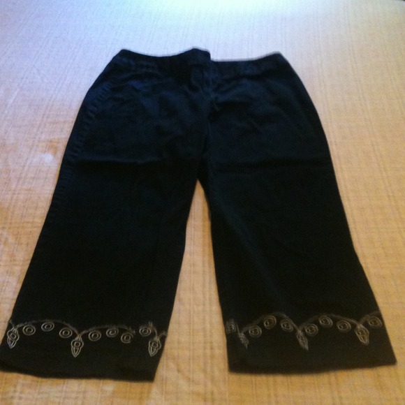 Black Capri
