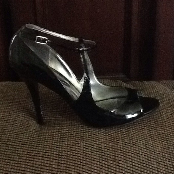 Guess- By Marciano - Picture 2 of 3