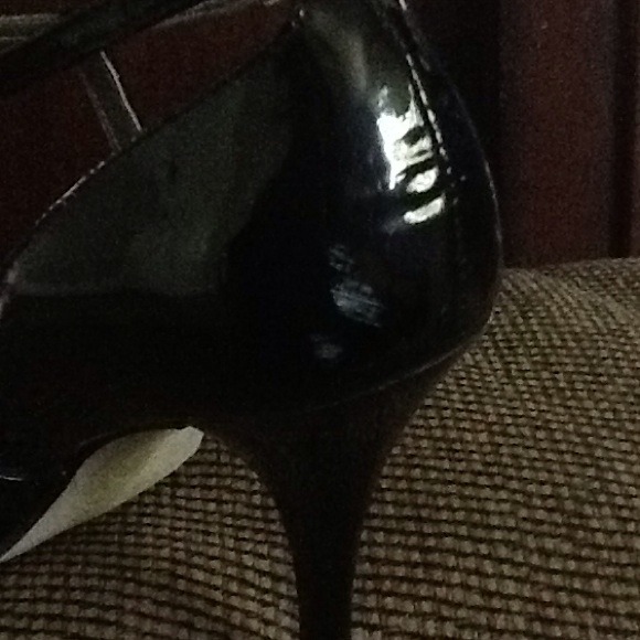 Guess- By Marciano - Picture 3 of 3